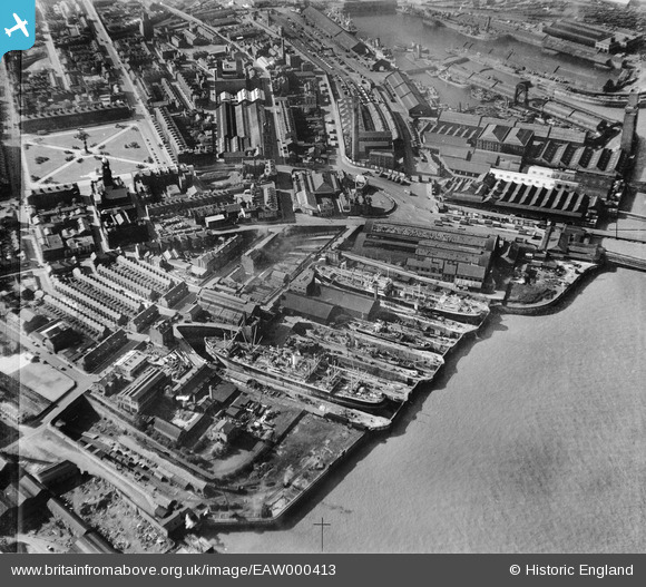 EAW000413 ENGLAND (1946). Hamilton Square, Woodside Station and the ...