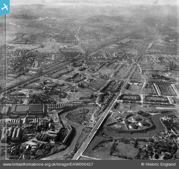 EAW000417 ENGLAND (1946). New Chester Road and Port Sunlight looking ...