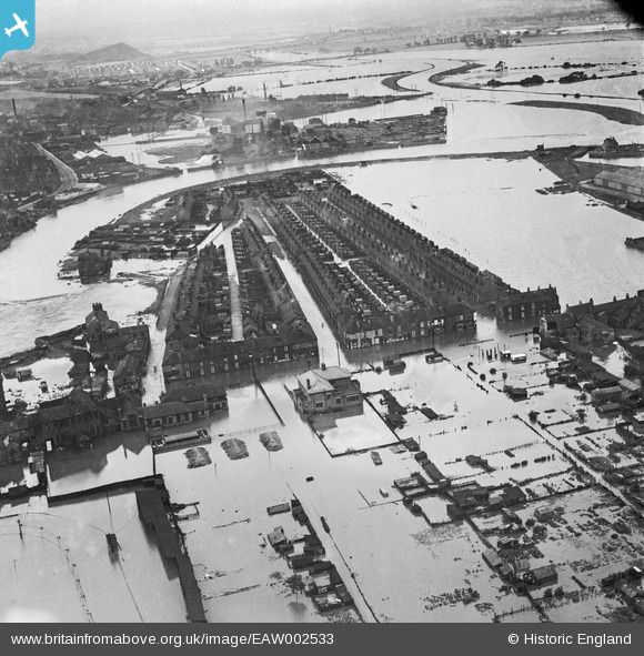 eaw002533 ENGLAND 1946 . A large area of flooding centred upon