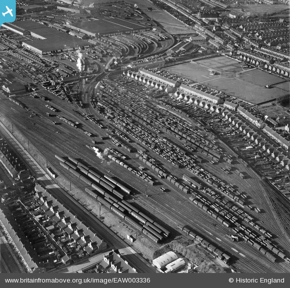 EAW003336 ENGLAND 1946 . Sidings by the Great Western Railway