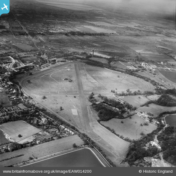 eaw014200 ENGLAND (1948). Kempton Park Racecourse, Sunbury, 1948 ...