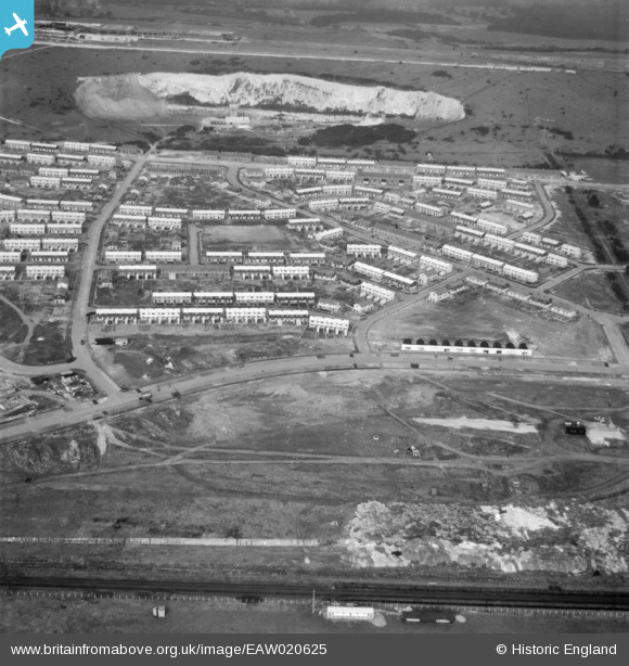 eaw020625 ENGLAND (1948). Paulsgrove Housing Estate and the Paulsgrove ...