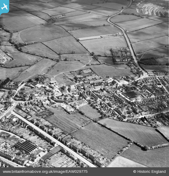 EAW029775 ENGLAND 1950 . Hilly Farm and the town Burton Latimer