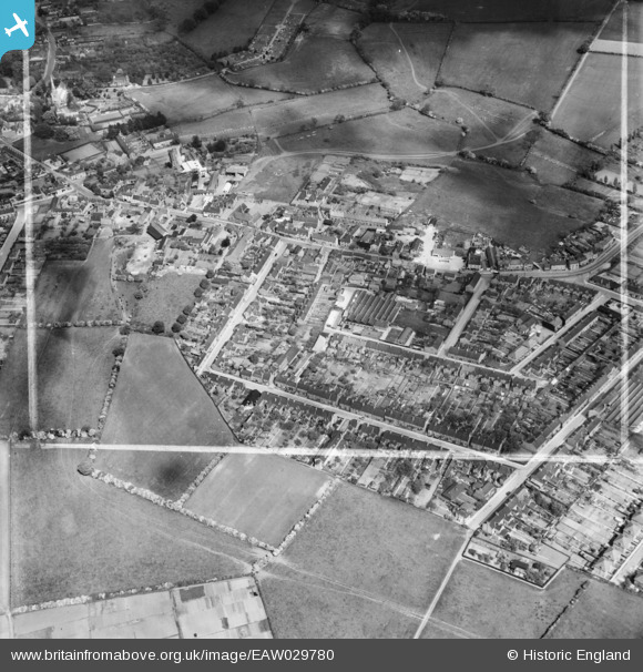 EAW029780 ENGLAND 1950 . Hilly Farm and the town Burton Latimer