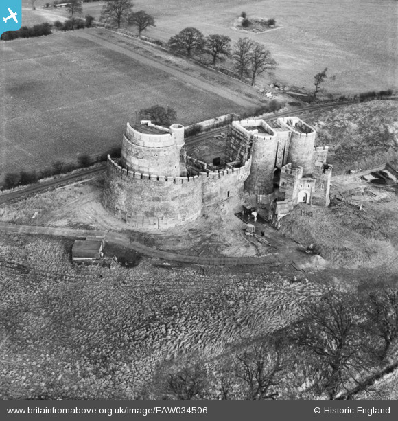 EAW034506 ENGLAND (1951). A castle set under construction for the film ...
