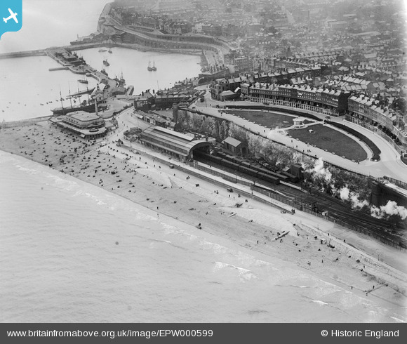 epw000599 ENGLAND (1920). Ramsgate Harbour Station and Wellington ...