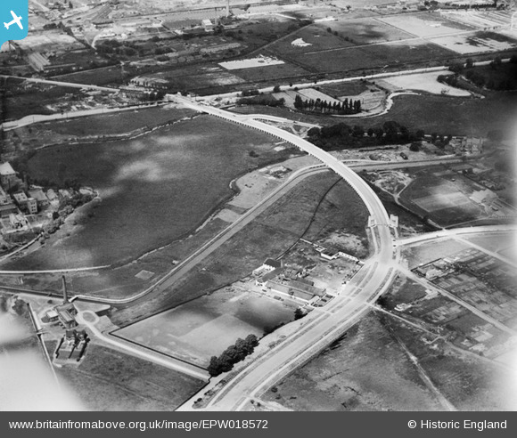 EPW018572 ENGLAND (1927). The Lea Valley Viaduct, Chingford, 1927 ...