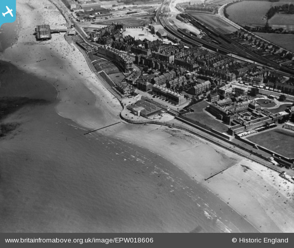 epw018606 ENGLAND (1927). The Westbrook Pavilion and beach, Margate ...