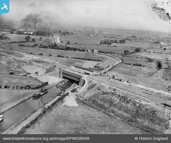 epw038568 ENGLAND 1932 . The East Lancashire Road A580 and