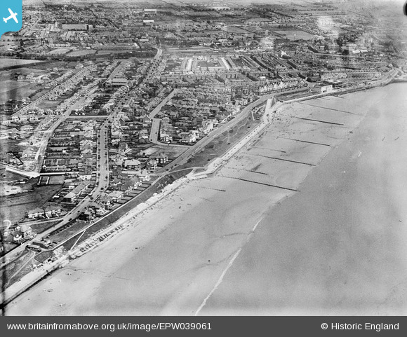 epw039061 ENGLAND (1932). Marine Drive, the seafront and the town ...