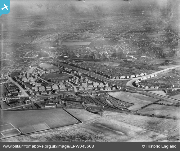 epw043608 ENGLAND (1933). The Newcastle Colliery and housing at ...