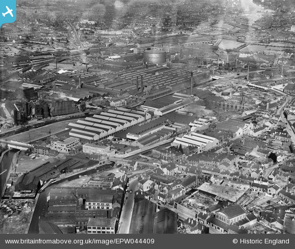 epw044409 ENGLAND 1934 . The Kingston Metal Works and adjacent