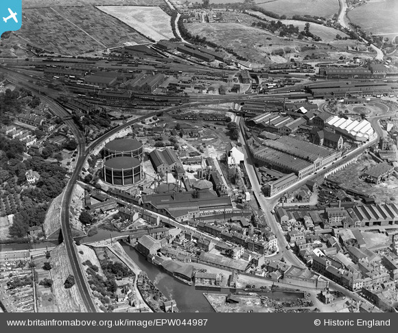 File:Car park, Cardiff Bay - geograph.org.uk - 1940071.jpg - Wikimedia  Commons