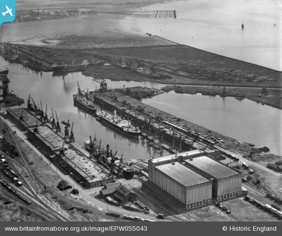 EPW055043 ENGLAND (1937). King George Dock, Kingston upon Hull, 1937 ...