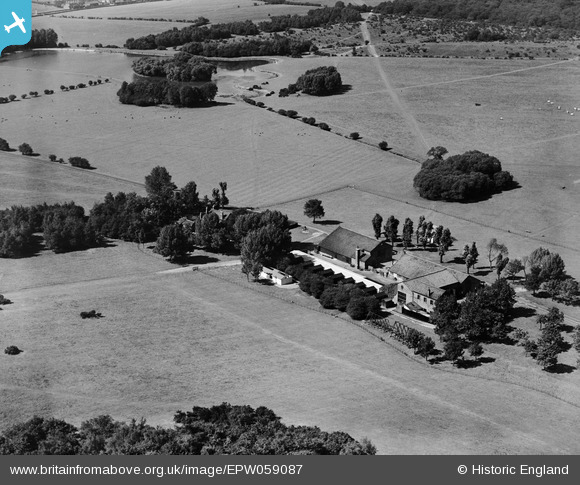 epw059087 ENGLAND (1938). Foxburrows Farm, Hainault, 1938 | Britain ...