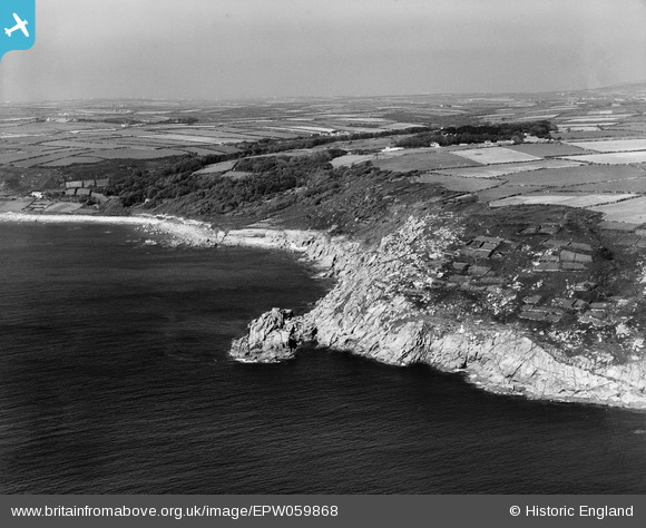 epw059868 ENGLAND (1938). Boscawen Cliff, Paynter's Cove and St Loy's ...