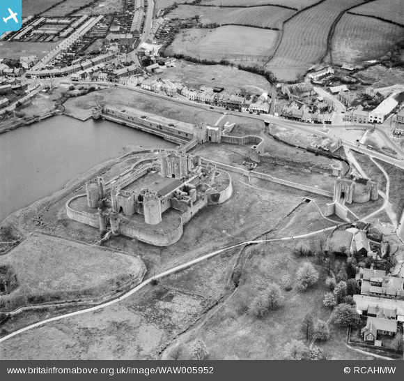 WAW005952 WALES (1947). View of Caerphilly showing castle | Britain ...