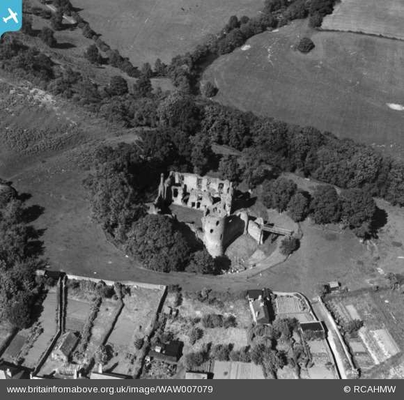 WAW007079 WALES (1947). View of Grosmont Castle. Oblique aerial ...