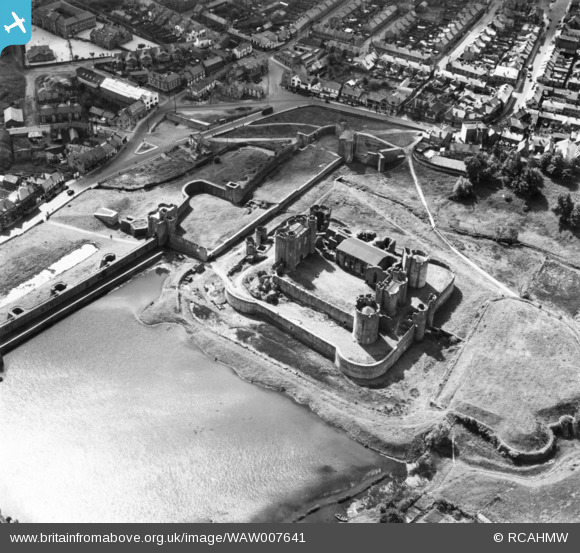 WAW007641 WALES (1947). View of Caerphilly showing castle. Oblique ...
