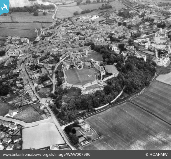 waw007996 WALES (1947). View of Denbigh Upper town showing castle ...
