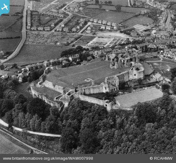 WAW007998 WALES (1947). View of Denbigh Upper town showing castle ...
