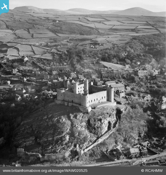 WAW020525 WALES (1948). View of Harlech showing castle | Britain From Above