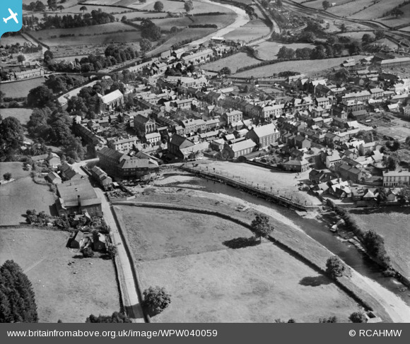 wpw040059 WALES (1932). General view of Llanidloes, oblique aerial view ...
