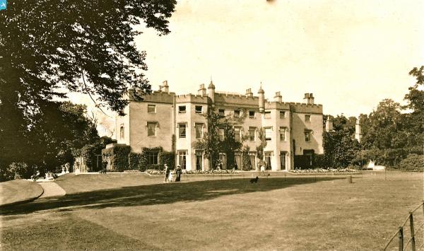 EPW040881 ENGLAND (1933). Construction of the Penhill Park Estate at ...